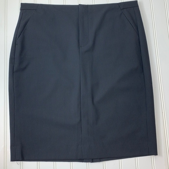 Gap pinstripe skirt EUC with pockets 4 - Picture 1 of 8